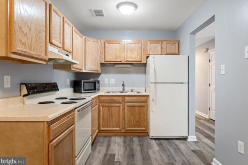 1284 Ox Rd, Woodstock VA  22664-1065 exterior