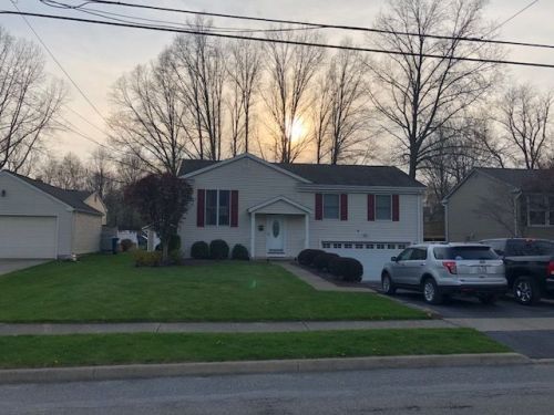 828 Saul Dr, Hubbard, OH 44425-1257