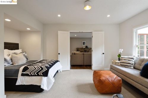 1 Downey Pl, Oakland CA  94610-1809 exterior