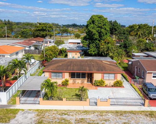 321 64th St, Hialeah, FL 33013-1048