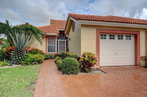 7151 Summer Tree Dr, Boynton Beach, FL 33437-3871