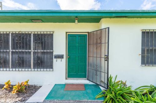 1107 Grant St, West Palm Beach, FL 33407-6225