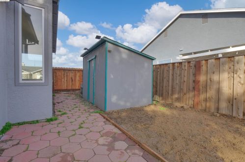 1743 Fairhaven Ct, Oakley CA  94561-3069 exterior