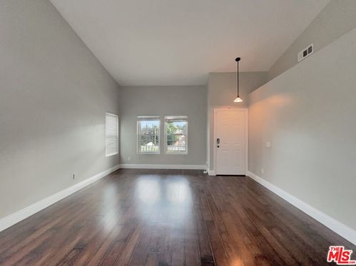 27769 Kristin Ln, Santa Clarita CA  91350-4325 exterior