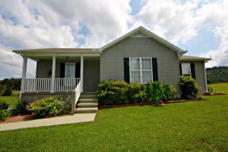725 Green Valley Cir, Livingston, TN 38570-6066