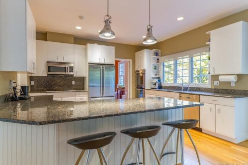 18 Betmarlea Rd, Norwalk CT  06850-2702 exterior