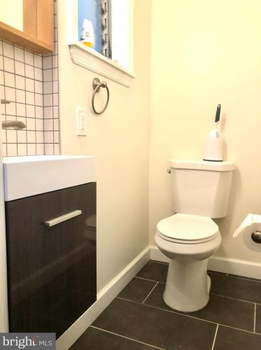 14 Beechwood Ave, Camden NJ  08107-1401 exterior