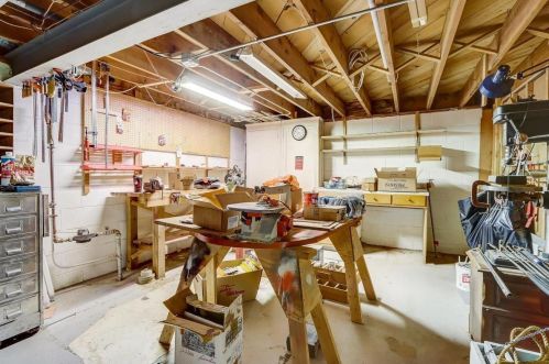 2022 116, Milwaukee WI 53226-2104 exterior