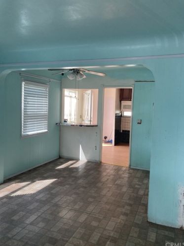 2527 Hayes Ave, Long Beach, CA 90810-3237