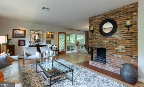 6509 Lakeview Dr, Falls Church, VA 22041-1101