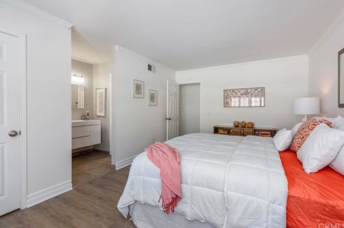 309 Regatta Way, Seal Beach CA  90740-5985 exterior