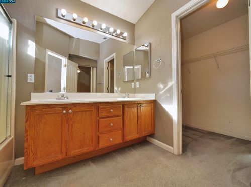 1062 Schadeck St, Manteca CA  95336-5956 exterior