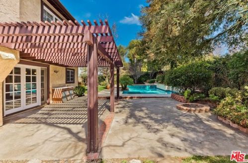 26900 Garret Dr, Calabasas CA  91301-2336 exterior