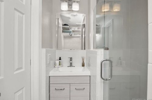 128 Garwood Rd, Bridgeport CT  06611-2220 exterior