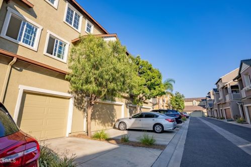 628 Green River St, Oxnard CA  93036-5318 exterior