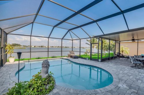 1732 Mira Lago Cir, Ruskin, FL 33570-3227