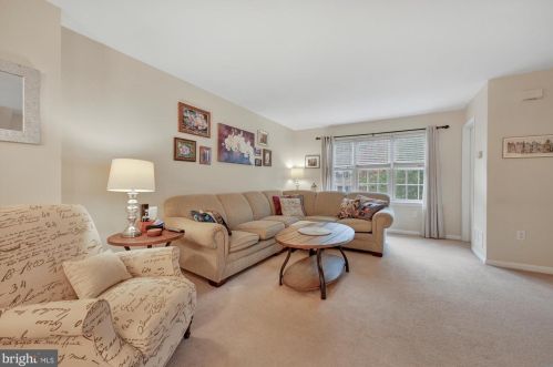 28 Deep Holw Ln, Lancaster PA  17603-7418 exterior