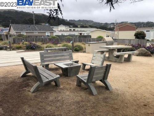 208 2nd Ave, Pacifica CA  94044-2202 exterior
