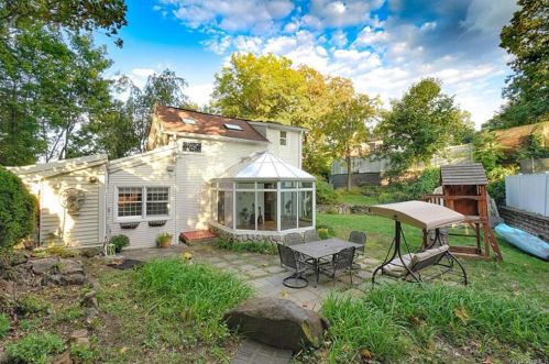 235 Travis Ave, Buchanan, NY 10511-1518