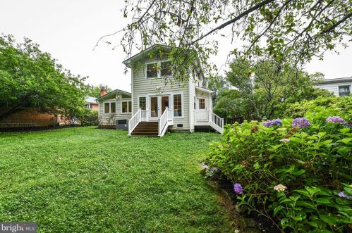 3027 Crane Dr, Falls Church VA  22042-3004 exterior