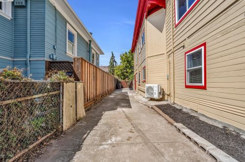 5531 Fremont St, Oakland CA 94608-2216 exterior