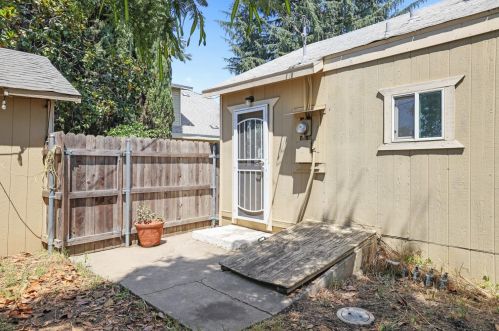 210 Cherry St, Lodi CA  95240-4804 exterior