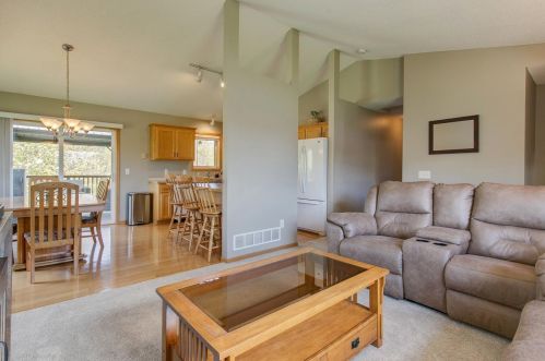 523 Henry Ln, Lino Lakes, MN 55014-2460
