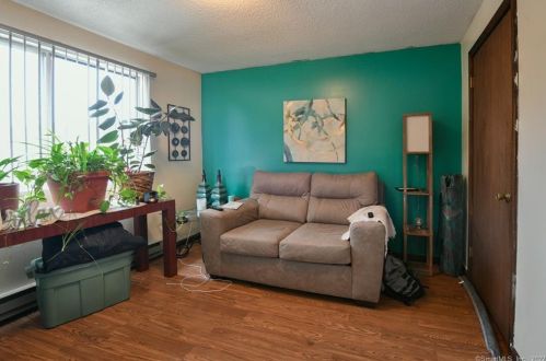 16 Edgehill Ave, Waterbury CT  06704-1825 exterior