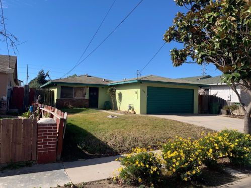 233 5th St, Greenfield, CA 93927-5734
