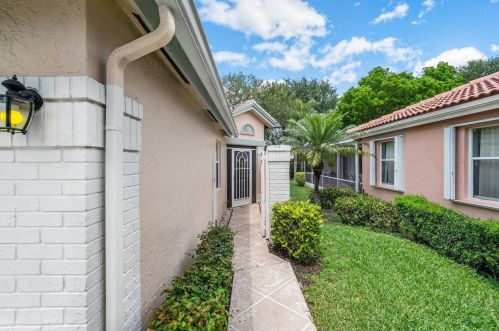 9910 Harbour Lake Cir, Boynton Beach, FL 33437-3821