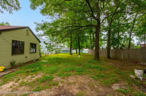 21 Pne Tree Dr, Berkeley Township NJ  08721-1711 exterior