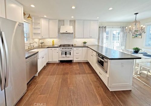 208 Indianapolis Ave, Huntington Beach CA 92646-5011 exterior