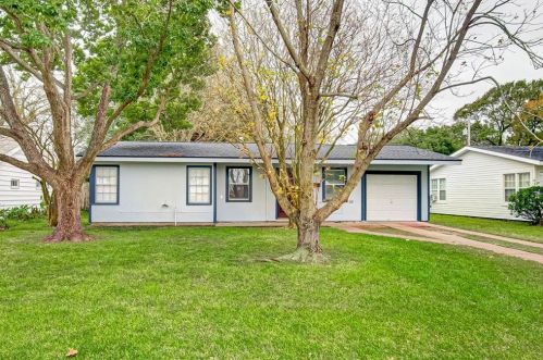 1505 5th Ave, Texas City, TX 77590-5433