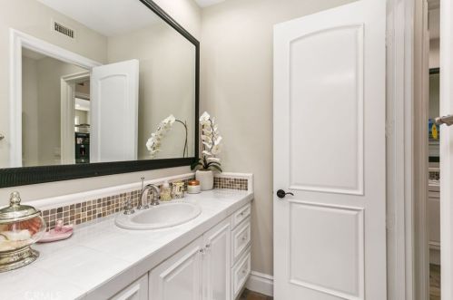 8 Rockshore Blf, Newport Beach CA  92657-2131 exterior