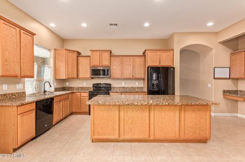 41111 Hopper Dr, Maricopa, AZ 85138-7368