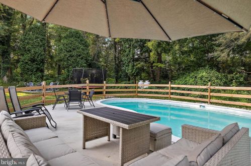 1421 Sugartown Rd, Berwyn PA  19312-1820 exterior