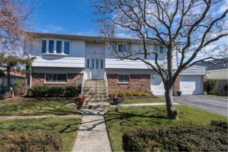 62 Walnut Rd, Far Rockaway, NY 11096-1115