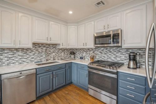 1724 Summit St, Yorktown Hgts NY  10598-4620 exterior