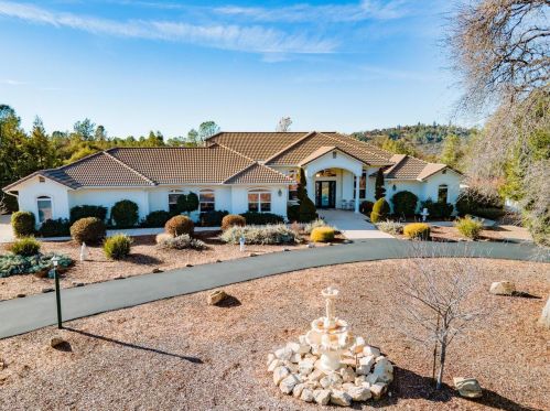 13840 Country Heights Dr, Lake Wildwood, CA 95946-9557