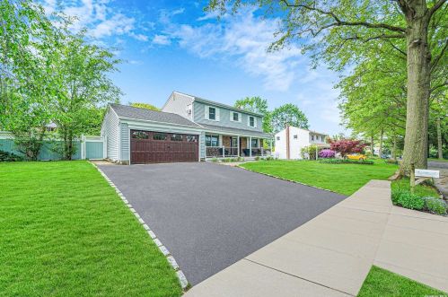 9 Foothill Ln, Huntington Station, NY 11746-6809