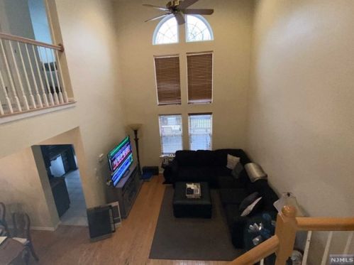 557 Adirondack Ct, Mahwah NJ  07430-2740 exterior