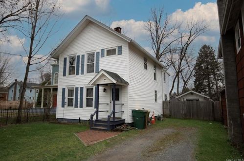 7 Market St, Staatsburg, NY 12580-5265