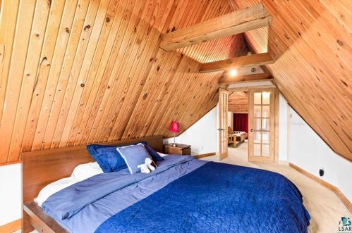 4011 Nelson Rd, Duluth MN 55803-2722 exterior