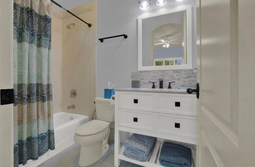 30419 Canyon Estates Rd, Vista CA  92084-1043 exterior