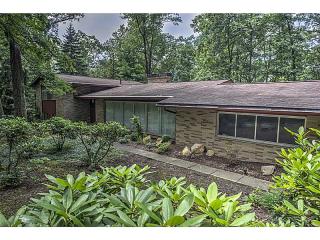 315 Lakewood Dr, Butler, PA 16001-1636