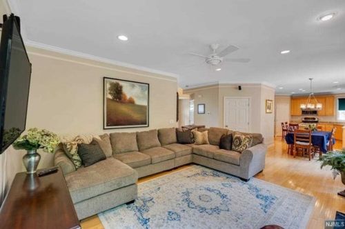 27 Skytop Rdg, Oakland NJ  07436-2355 exterior