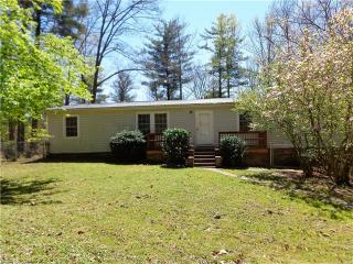 5 Country Rd, Hendersonville NC  28791-8601 exterior