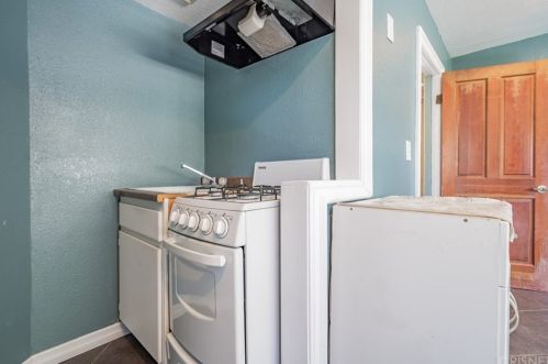 2828 Inyo Cir, Simi Valley CA 93063-2002 exterior