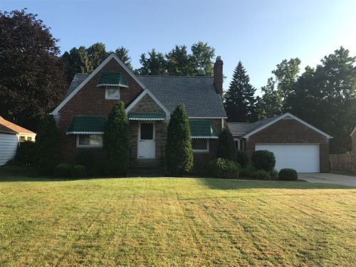 6315 Brookside Rd, Cleveland OH  44131-6309 exterior