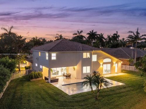 3761 144th Ave, Hollywood FL  33027-3785 exterior